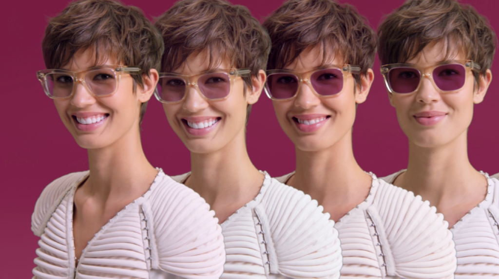Lentes normales vs Transitions GEN S: En esta imagen puedes ver la diferencia en acción. Mientras que los lentes normales mantienen el mismo tono independientemente de la luz, los lentes Transitions GEN S se oscurecen rápidamente al ser expuestos al sol, ofreciendo una protección inmediata contra la luz solar intensa y los rayos UV. Además, proporcionan una visión más cómoda tanto en exteriores como interiores, sin necesidad de cambiar de lentes.